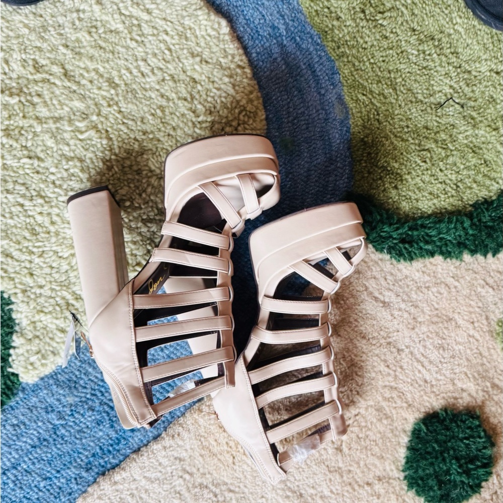 Elegant Cream Strappy platform Heels